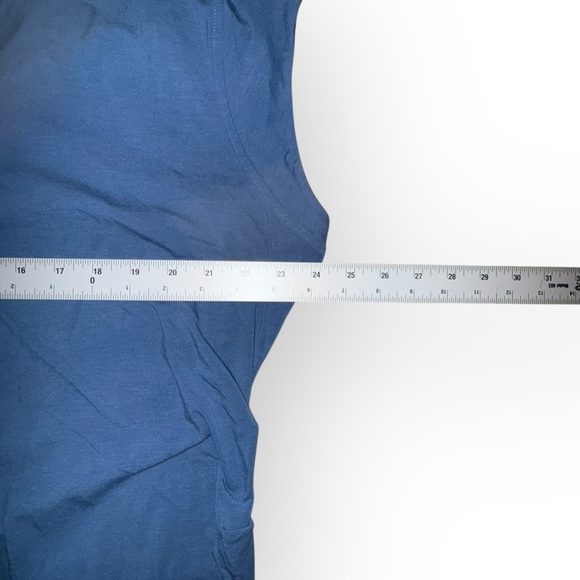 ATHLETA Outbound V-Neck Tee - Jay Blue Women’s 1X - Picture 10 of 11